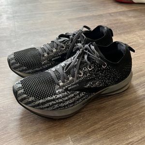 Brooks Levitate tennis shoe